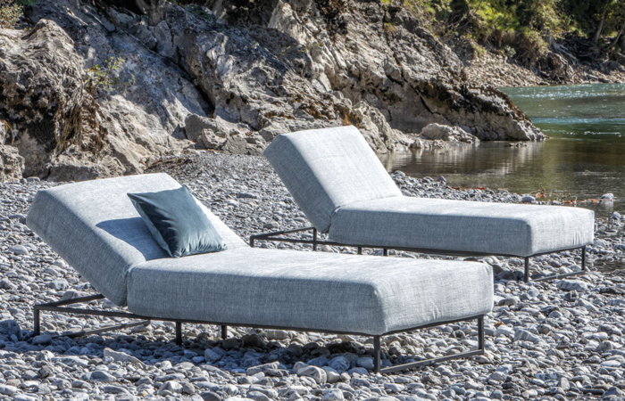 Die Liege „Flora“ von Fischer Möbel ist ein extrem komfortables Daybed mit hochwertiger Polsterauflage und elegantem Design.