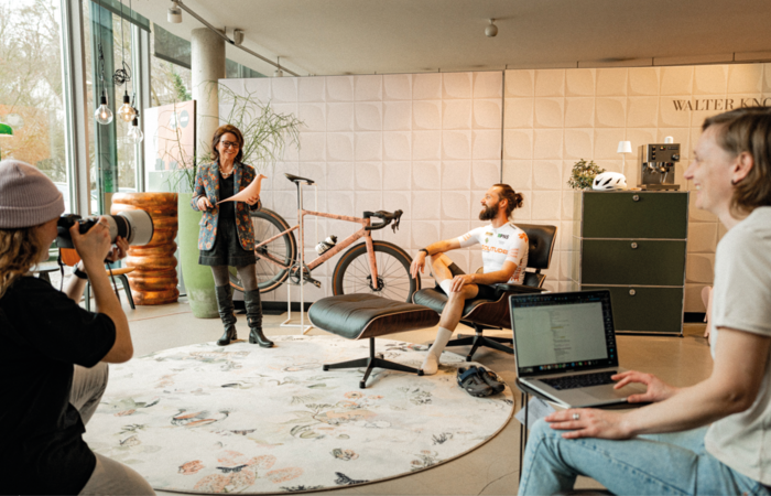 Wo könnte die rosa Möve von Vitra passen? Frau Benz hatte viel Freude am Inspirieren der Crew.