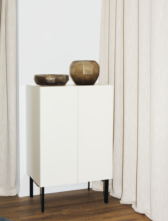 Attention to detail: bar cabinet by Interlübke with a vase and bowl by Guaxs.